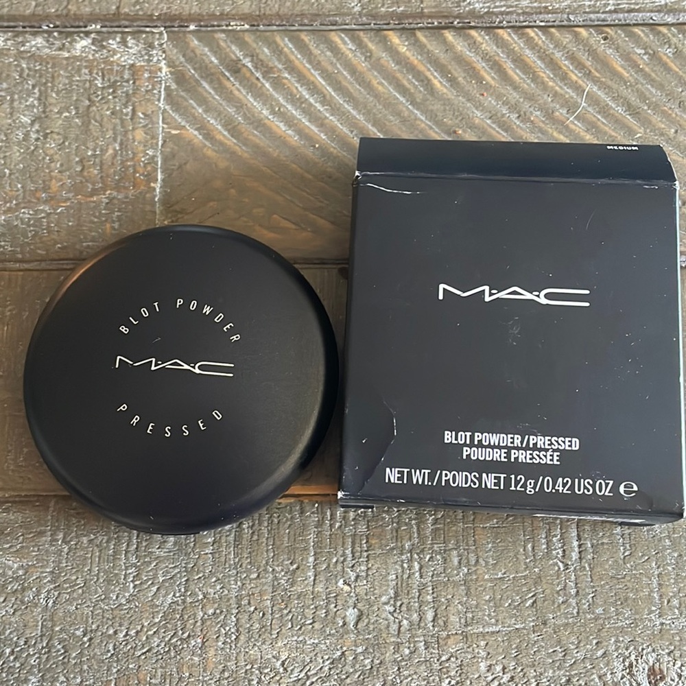 Mac blot powder